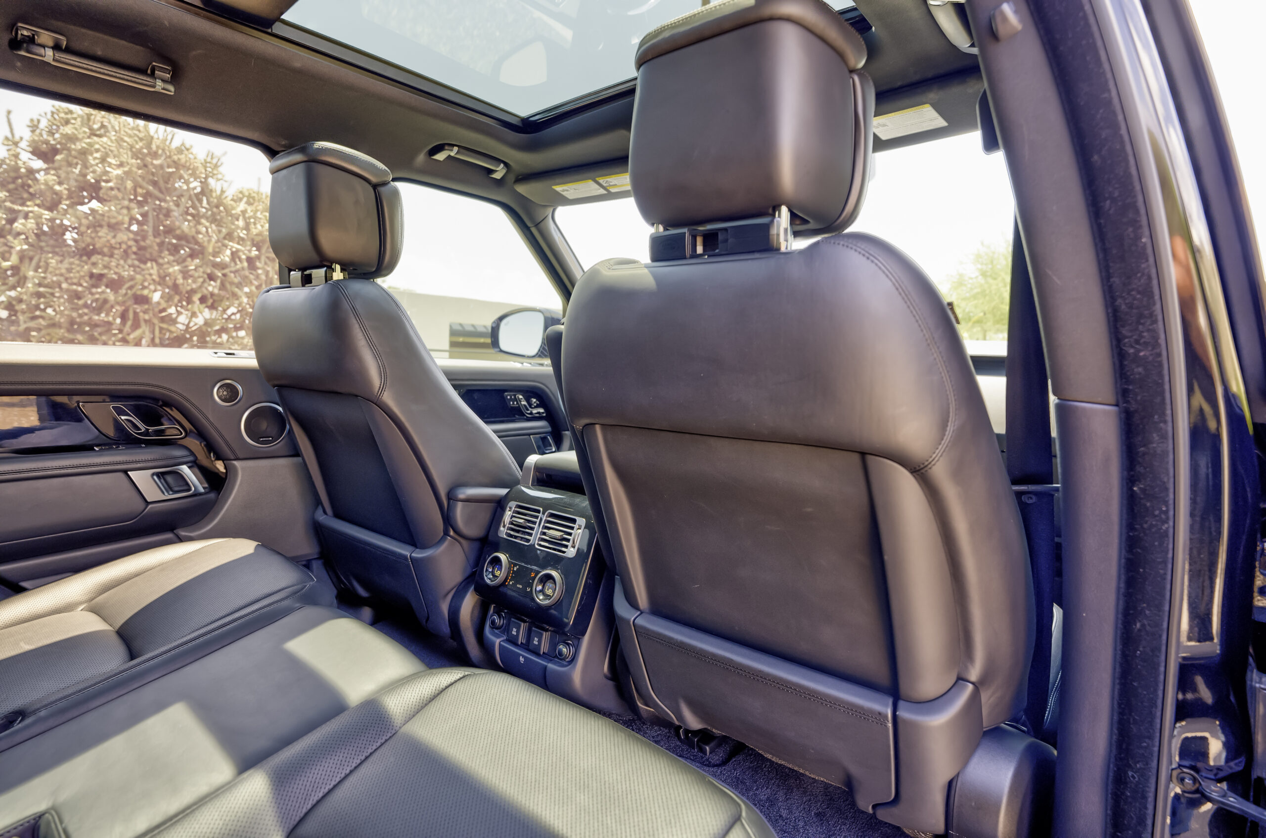 2019 Land Rover Range Rover HSE photo 19