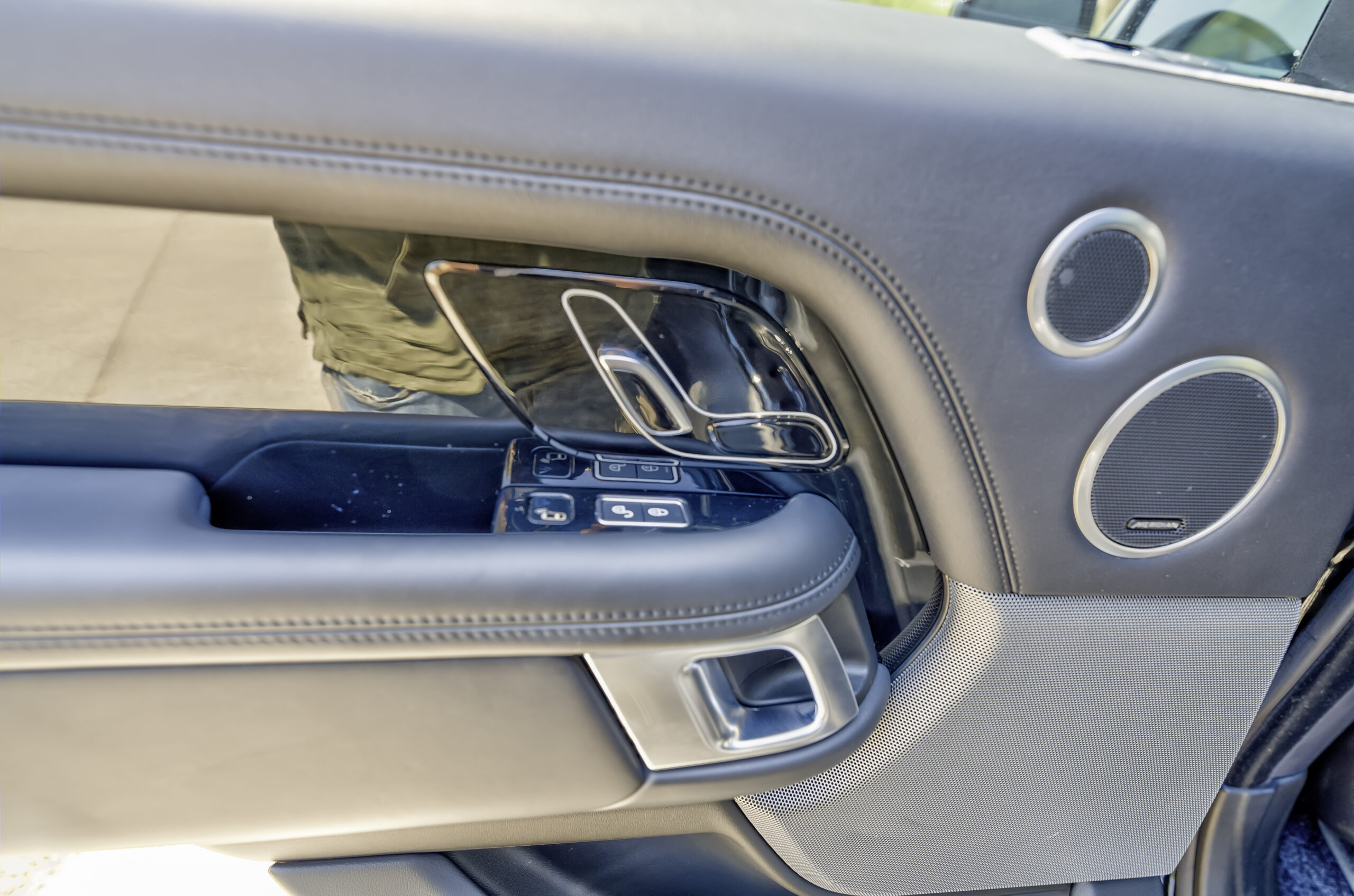 2019 Land Rover Range Rover HSE photo 18